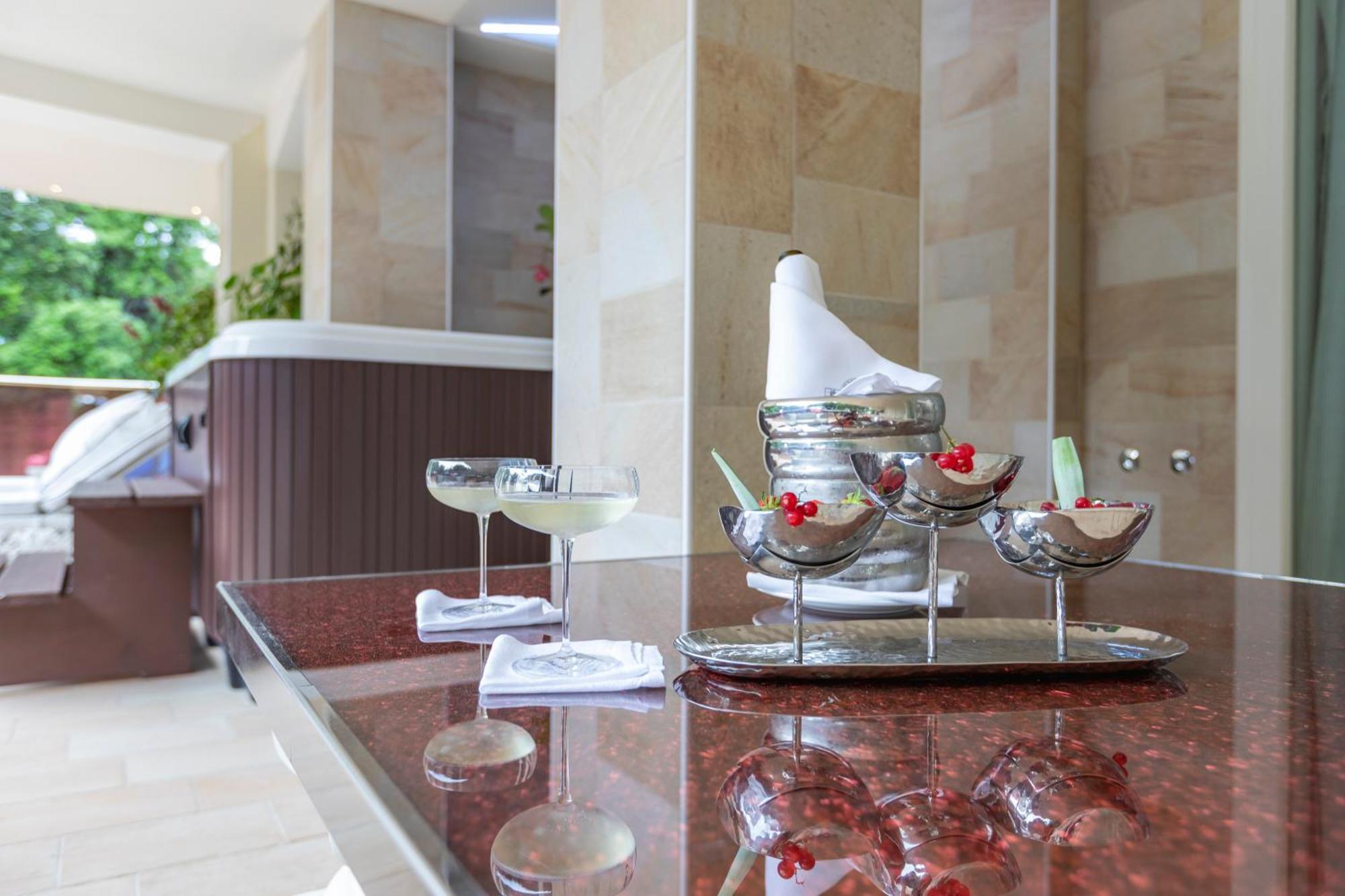 Boutique Hotel Paradiso Bovelacci Milano Marittima Kültér fotó