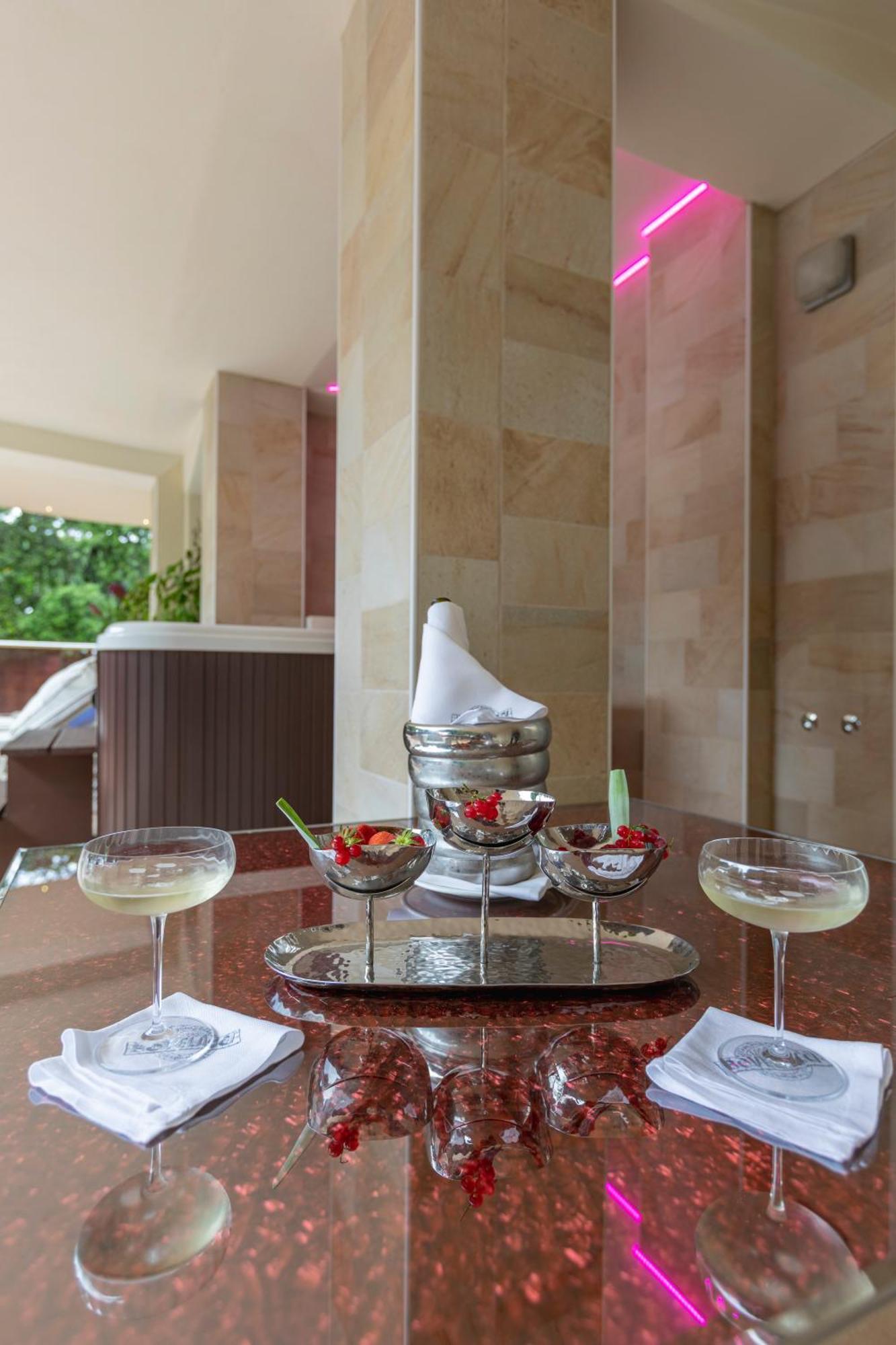 Boutique Hotel Paradiso Bovelacci Milano Marittima Kültér fotó